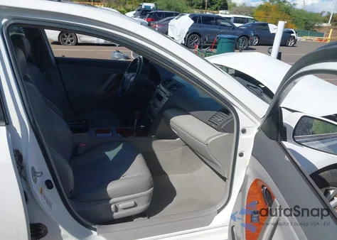 2011 Toyota Camry Xle z USA, uszkodzony, nr VIN 4T1BF3EK7BU704870